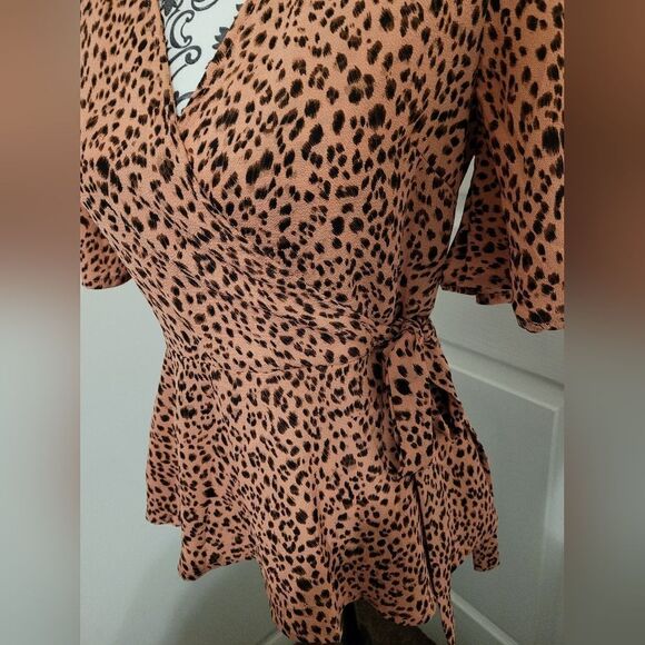 Mi ami pink leopard print cross front top - Picture 4 of 7